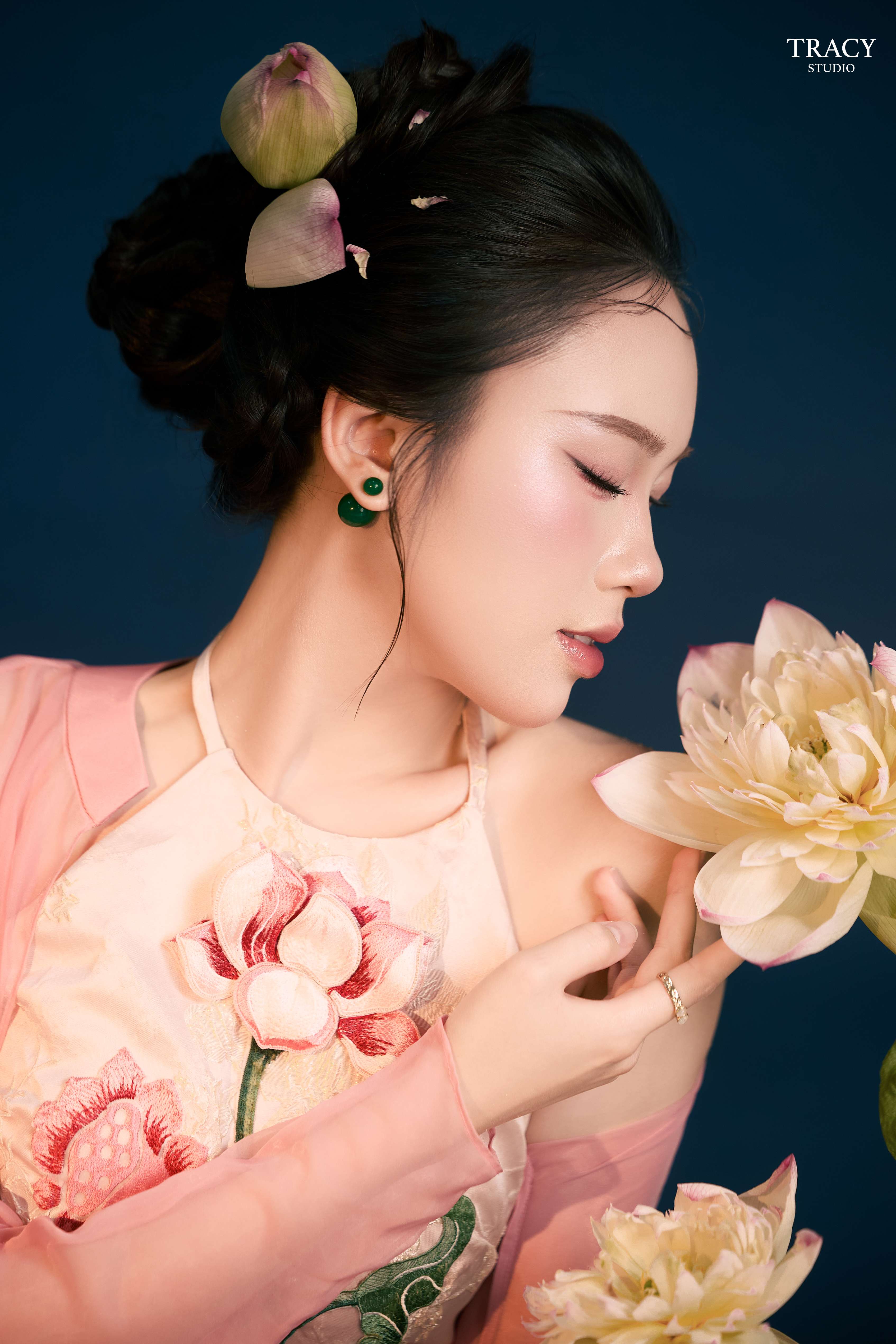 frontend/img/gallery/concept-sen/tracy-studio-chup-concept-sen-van-nguyen (6).jpg